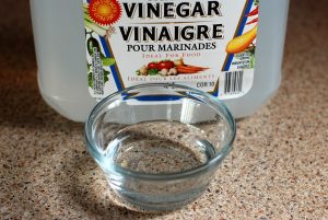 benefits of white vinegar bath